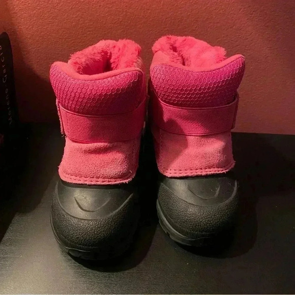 The North Face Girls Boots - Picture 2 of 9